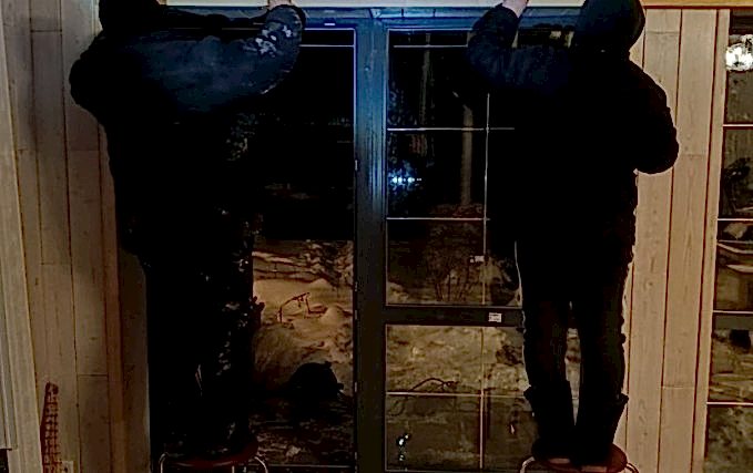 Монтаж входной группы в загородном доме 1