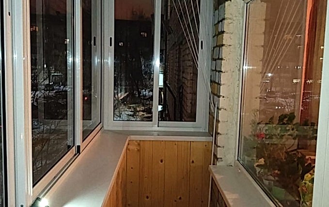 Остекление балкона на втором этаже раздвижными конструкциями 3