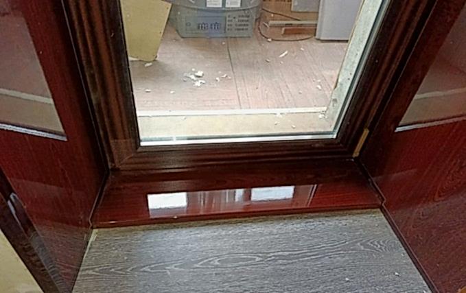 Окна Veka c ламинацией, цвет махагон 3