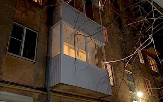 Холодное остекление и отделка балкона 10