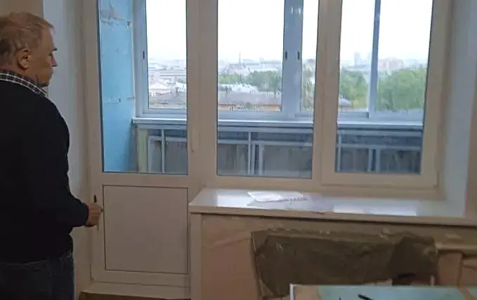 Установка балконного блока выше стандартного размера 1