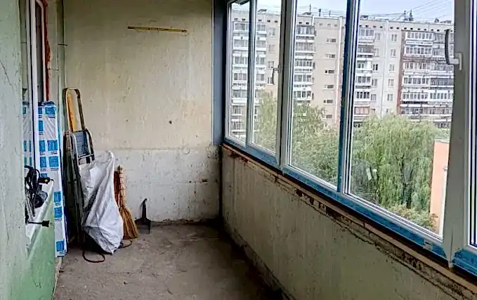 Остекление лоджии с обшивкой и установкой розеток 13