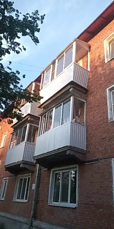 Остекление балкона с крышей